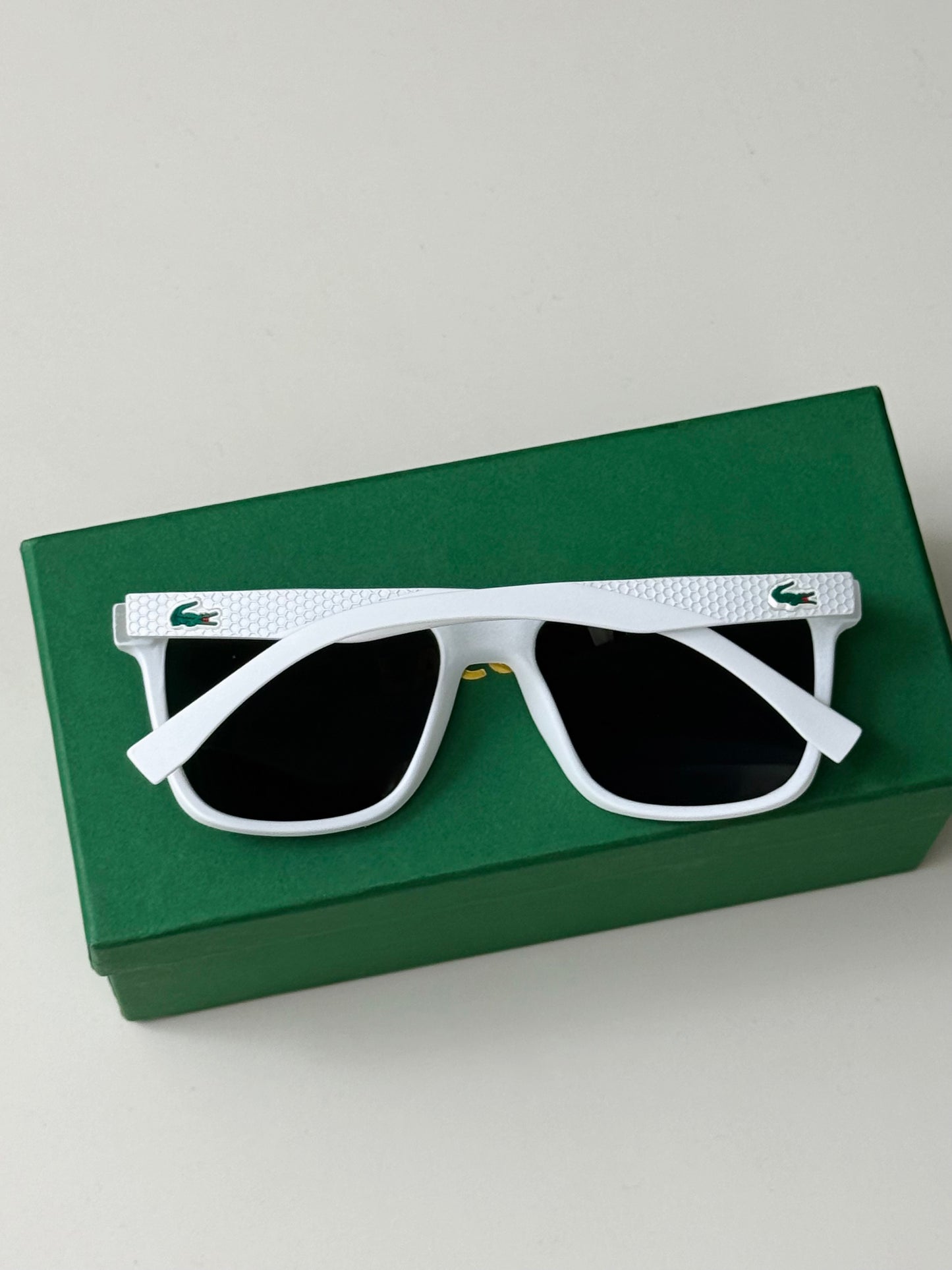 LACOSTE L—002 BEYAZ PREMİUM GÖZLÜK