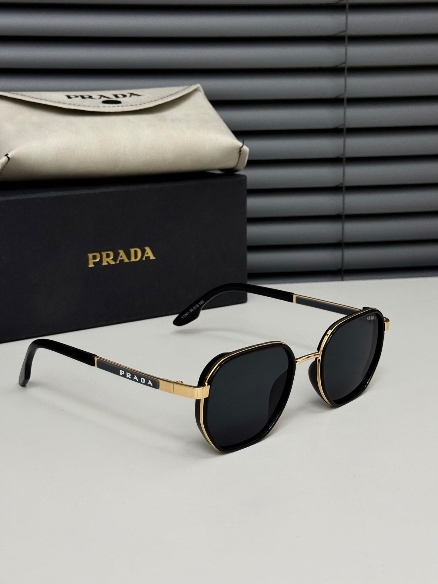 PRADA GÖZLÜK