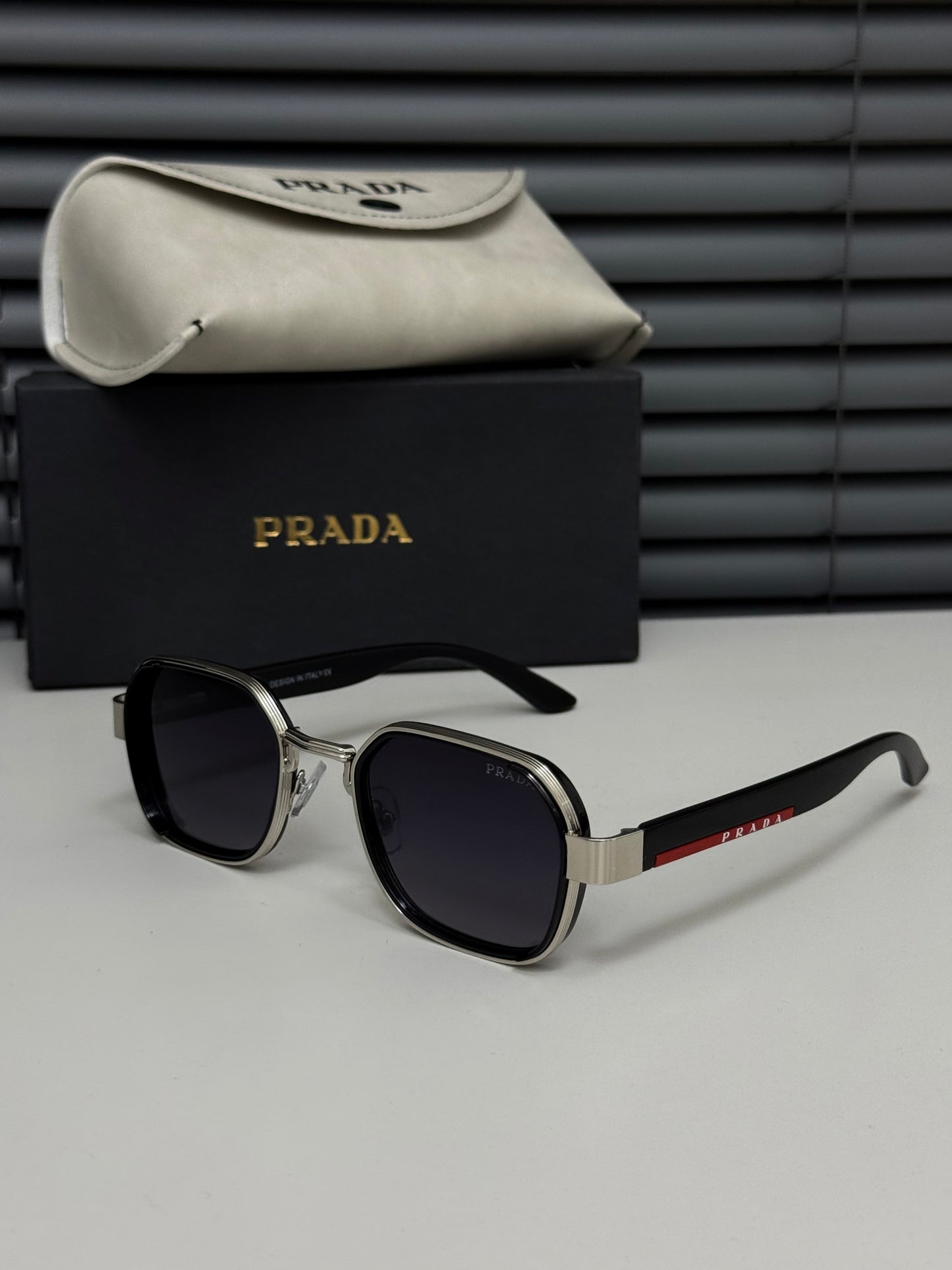 PRADA GÖZLÜK